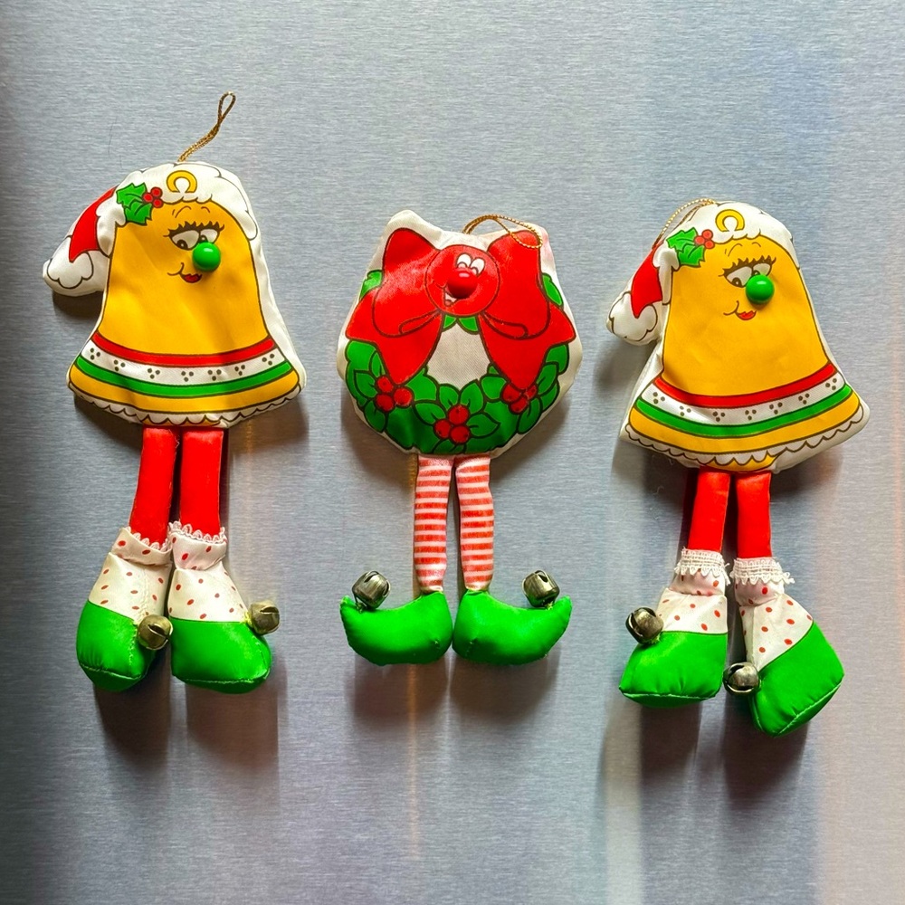Vintage 80s Avon Jinglettes Christmas Refrigerator Magnets Ornaments Wreath Bell